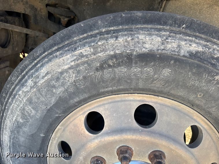 image for item EU6331 2007 International 9400i semi truck