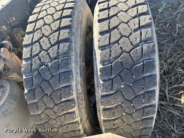 image for item EU6331 2007 International 9400i semi truck