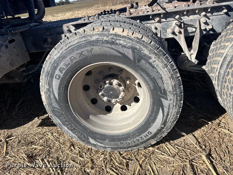 image for item EU6331 2007 International 9400i semi truck