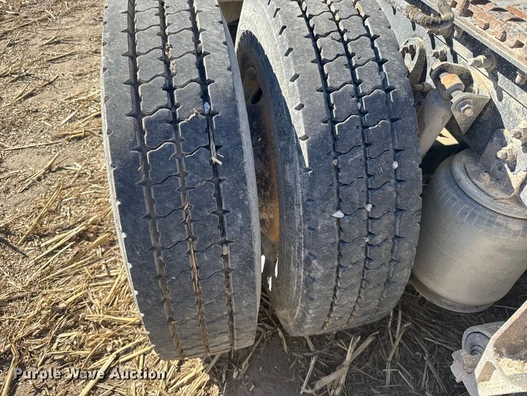 image for item EU6331 2007 International 9400i semi truck