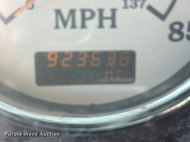 image for item EU6331 2007 International 9400i semi truck