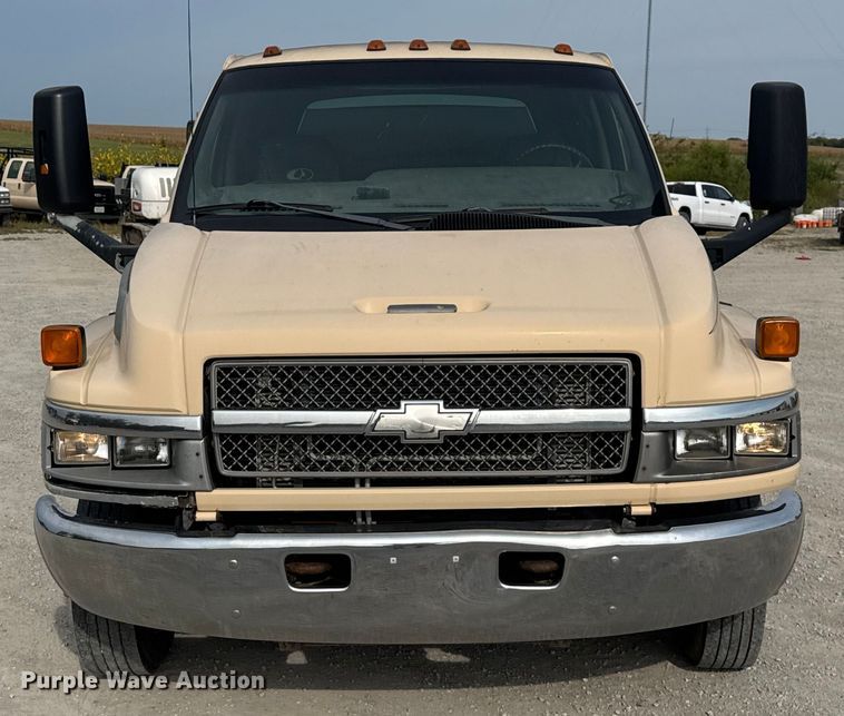 image for item EV1748 2004 Chevrolet C4500 Crew Cab truck cab and chassis