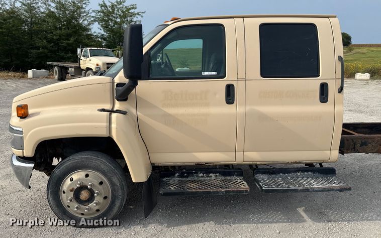 image for item EV1748 2004 Chevrolet C4500 Crew Cab truck cab and chassis