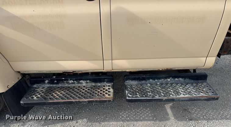 image for item EV1748 2004 Chevrolet C4500 Crew Cab truck cab and chassis