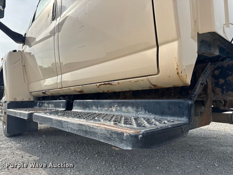 image for item EV1748 2004 Chevrolet C4500 Crew Cab truck cab and chassis