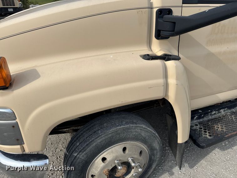 image for item EV1748 2004 Chevrolet C4500 Crew Cab truck cab and chassis