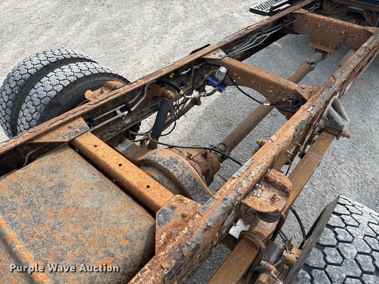 image for item EV1748 2004 Chevrolet C4500 Crew Cab truck cab and chassis