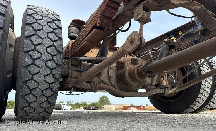 image for item EV1748 2004 Chevrolet C4500 Crew Cab truck cab and chassis