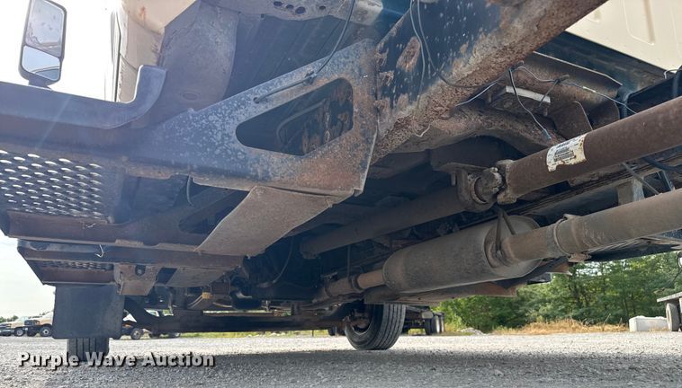 image for item EV1748 2004 Chevrolet C4500 Crew Cab truck cab and chassis