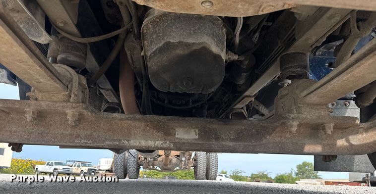 image for item EV1748 2004 Chevrolet C4500 Crew Cab truck cab and chassis