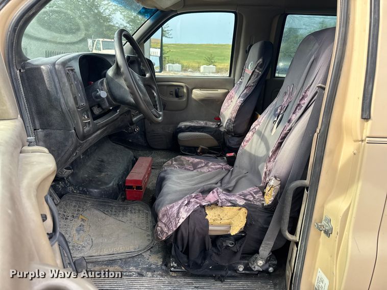 image for item EV1748 2004 Chevrolet C4500 Crew Cab truck cab and chassis