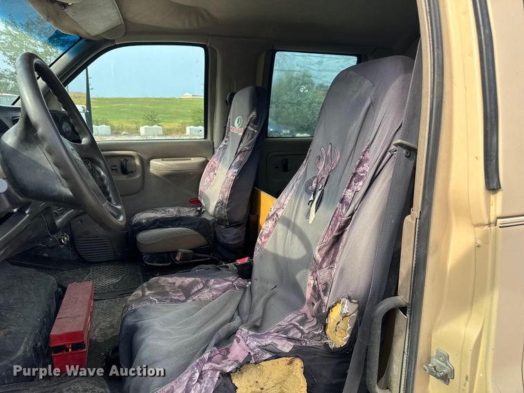 image for item EV1748 2004 Chevrolet C4500 Crew Cab truck cab and chassis