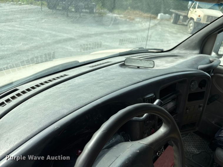 image for item EV1748 2004 Chevrolet C4500 Crew Cab truck cab and chassis