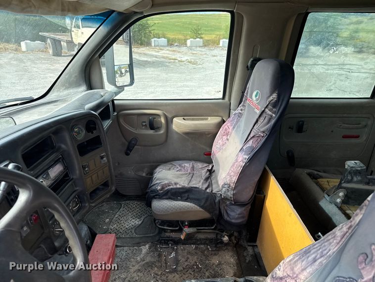 image for item EV1748 2004 Chevrolet C4500 Crew Cab truck cab and chassis