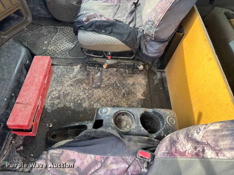 image for item EV1748 2004 Chevrolet C4500 Crew Cab truck cab and chassis