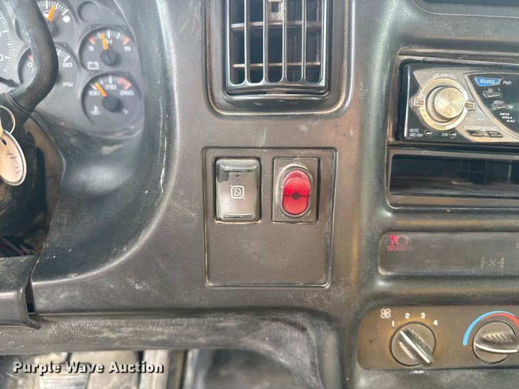 image for item EV1748 2004 Chevrolet C4500 Crew Cab truck cab and chassis