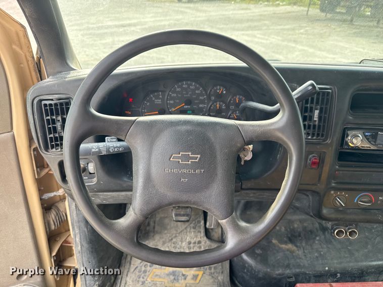 image for item EV1748 2004 Chevrolet C4500 Crew Cab truck cab and chassis