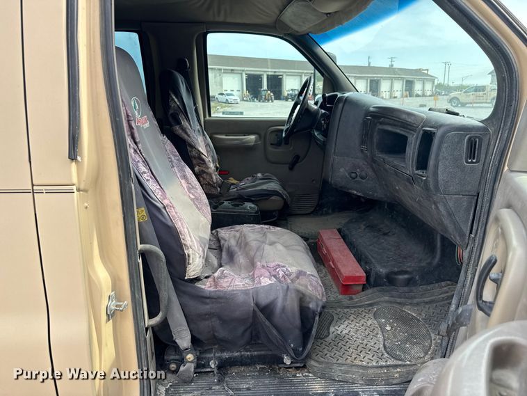 image for item EV1748 2004 Chevrolet C4500 Crew Cab truck cab and chassis