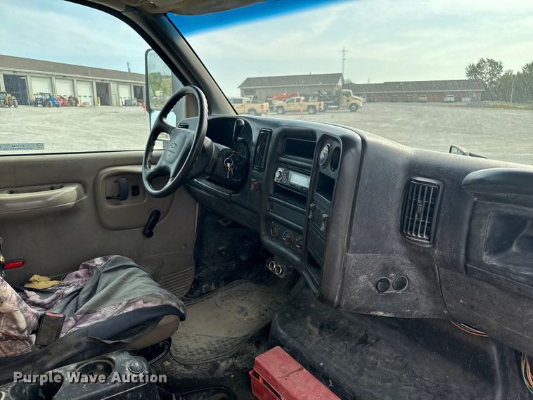 image for item EV1748 2004 Chevrolet C4500 Crew Cab truck cab and chassis