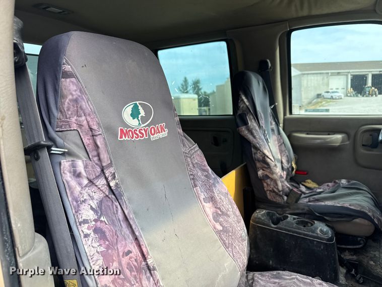 image for item EV1748 2004 Chevrolet C4500 Crew Cab truck cab and chassis