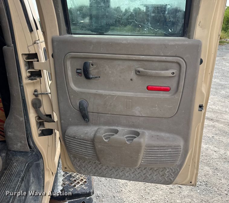 image for item EV1748 2004 Chevrolet C4500 Crew Cab truck cab and chassis