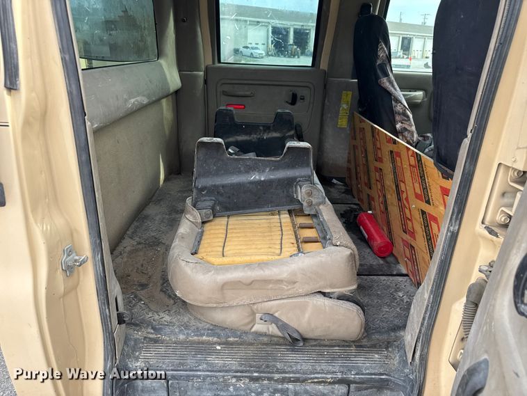 image for item EV1748 2004 Chevrolet C4500 Crew Cab truck cab and chassis