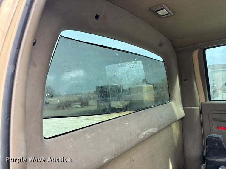 image for item EV1748 2004 Chevrolet C4500 Crew Cab truck cab and chassis