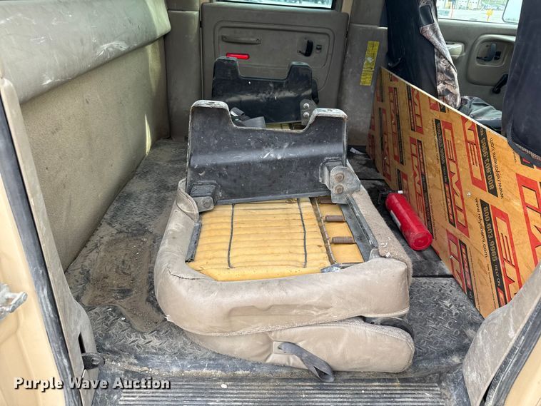 image for item EV1748 2004 Chevrolet C4500 Crew Cab truck cab and chassis