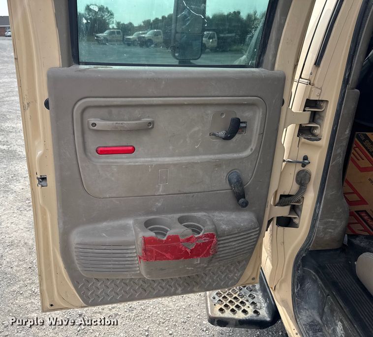 image for item EV1748 2004 Chevrolet C4500 Crew Cab truck cab and chassis