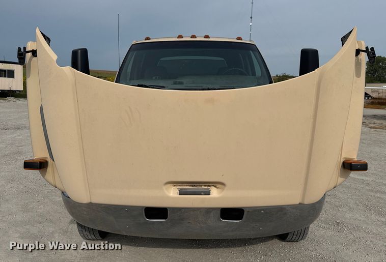 image for item EV1748 2004 Chevrolet C4500 Crew Cab truck cab and chassis