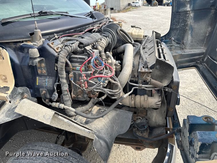 image for item EV1748 2004 Chevrolet C4500 Crew Cab truck cab and chassis