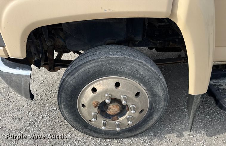 image for item EV1748 2004 Chevrolet C4500 Crew Cab truck cab and chassis