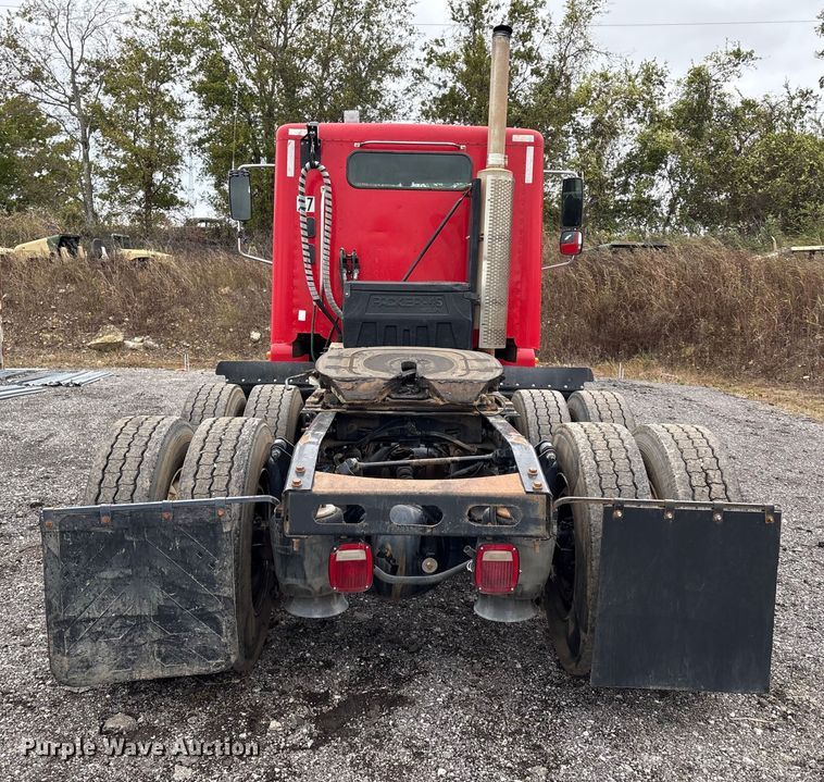 image for item EV2523 2005 Freightliner Columbia semi truck