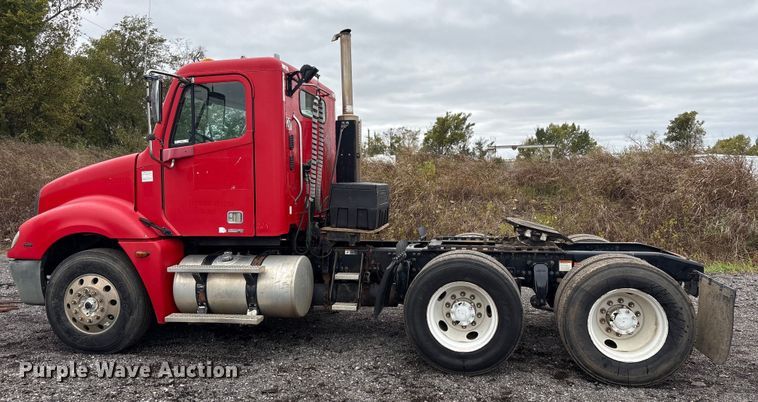 image for item EV2523 2005 Freightliner Columbia semi truck