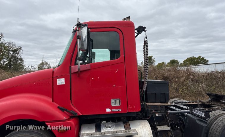 image for item EV2523 2005 Freightliner Columbia semi truck