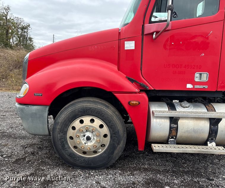 image for item EV2523 2005 Freightliner Columbia semi truck