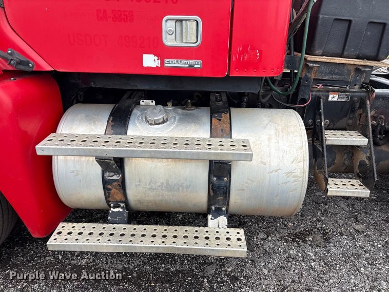 image for item EV2523 2005 Freightliner Columbia semi truck