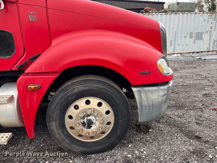 image for item EV2523 2005 Freightliner Columbia semi truck