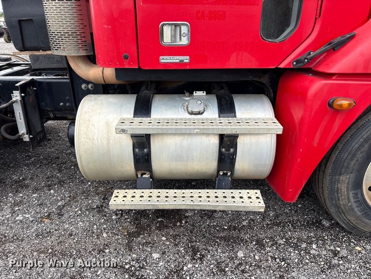 image for item EV2523 2005 Freightliner Columbia semi truck