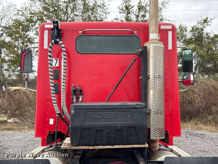 image for item EV2523 2005 Freightliner Columbia semi truck