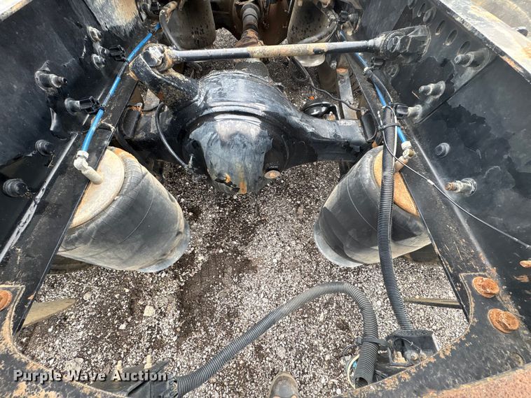 image for item EV2523 2005 Freightliner Columbia semi truck