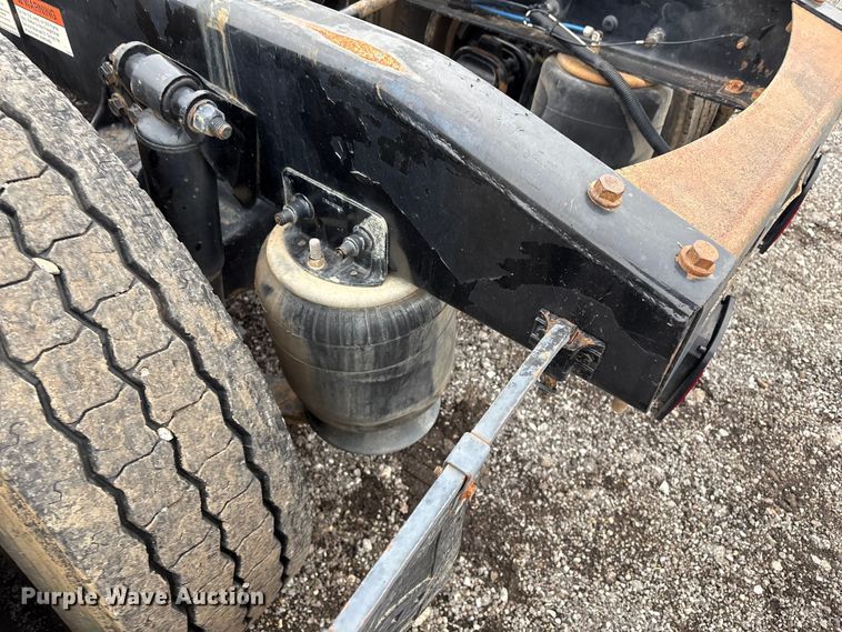 image for item EV2523 2005 Freightliner Columbia semi truck