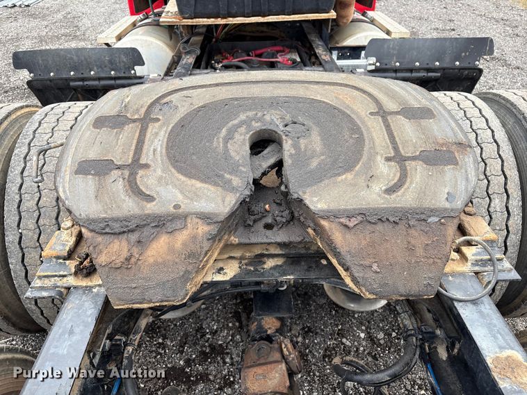 image for item EV2523 2005 Freightliner Columbia semi truck