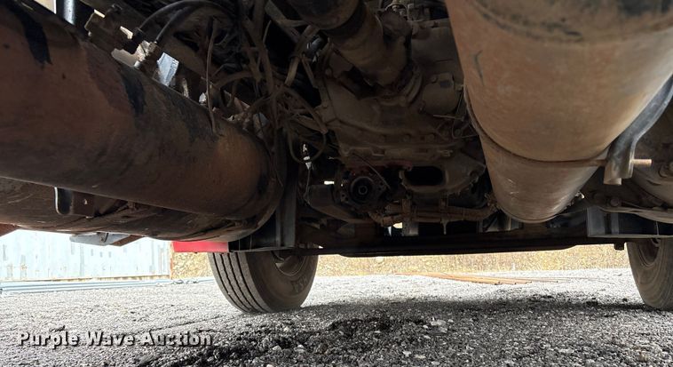 image for item EV2523 2005 Freightliner Columbia semi truck