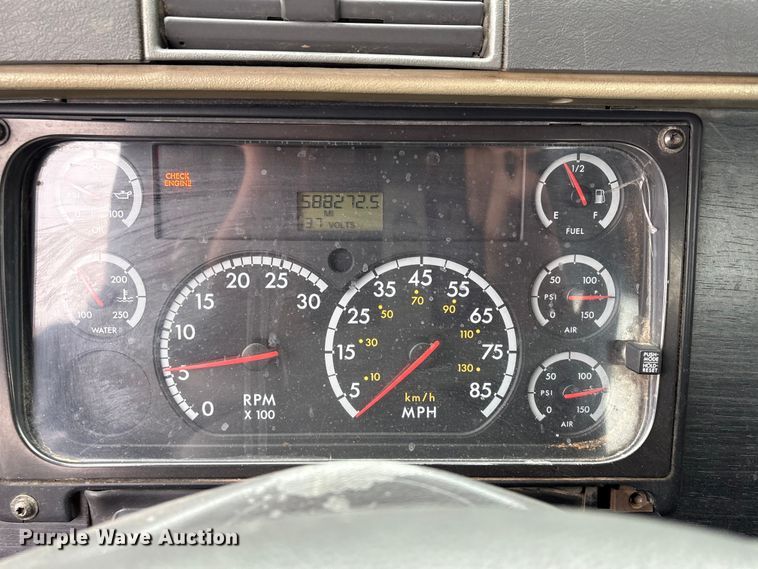 image for item EV2523 2005 Freightliner Columbia semi truck