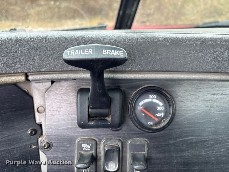 image for item EV2523 2005 Freightliner Columbia semi truck