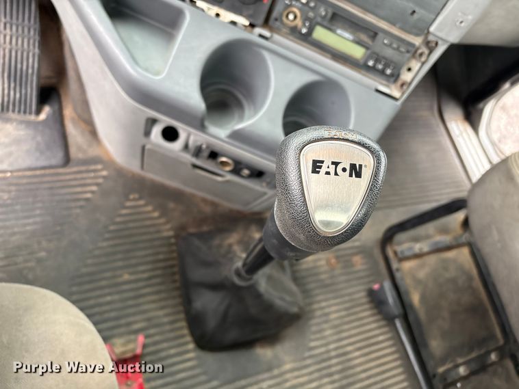 image for item EV2523 2005 Freightliner Columbia semi truck