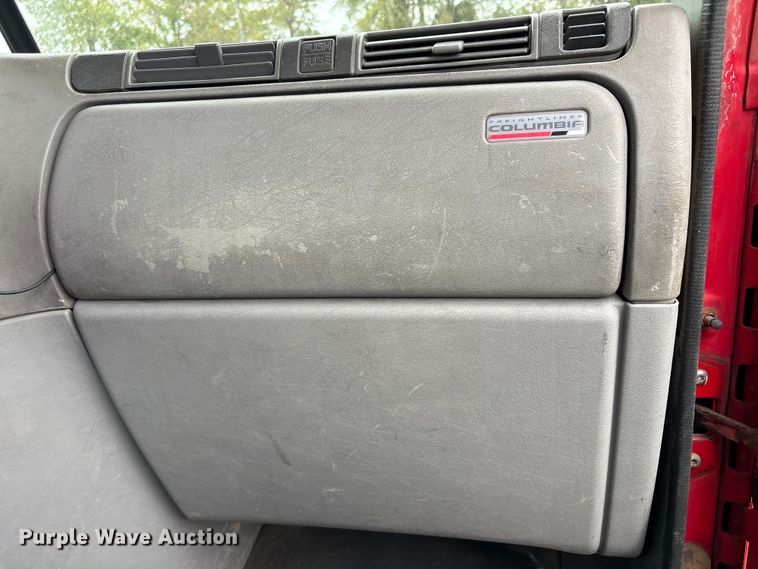 image for item EV2523 2005 Freightliner Columbia semi truck