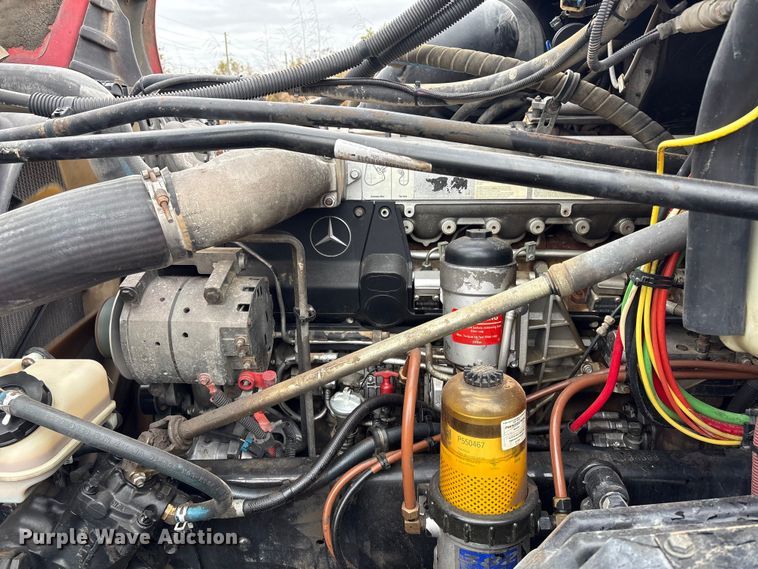 image for item EV2523 2005 Freightliner Columbia semi truck