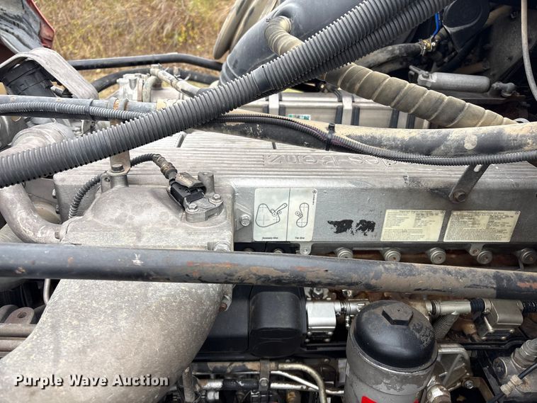 image for item EV2523 2005 Freightliner Columbia semi truck